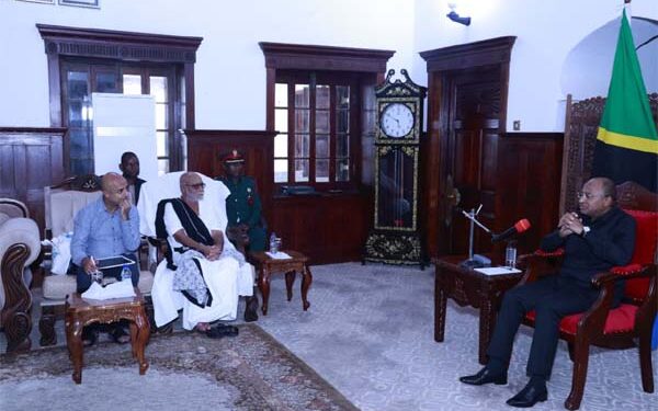 Morari Bapu pays courtesy visit to Zanzibar President, offers prayers at Hindu temple