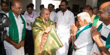 Union Agri Minister meets farmers of acclaimed FPO Velliangiri Uzhavan in Kovai