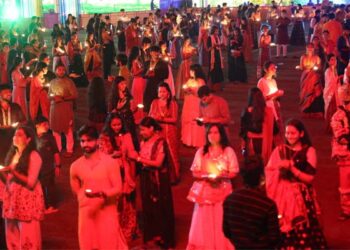1,500 students of Karnavati University perform diya dance on Saturday