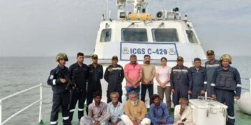 ICG & ATS Gujarat seize 50 kgs of heroin worth Rs 350 crore from Pakistani boat