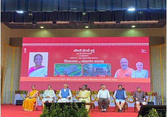 President visits Sabarmati Ashram; inaugurates projects worth Rs 1,300 cr in Gujarat