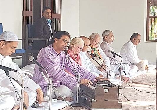 Gandhi Jayanthi: CM attends prayer meet in Porbandar, Cong in Ahmedabad