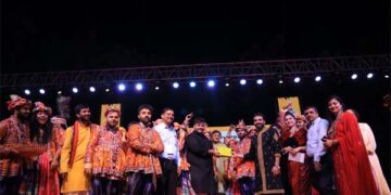 HL Love Dandiya organizes Maa Durga’s 1008 Diya Maha Aarti, awards two-wheelers to best dancers