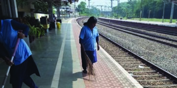 After Swachata Pakhwada, Southern Rly conducts month-long Special Cleaning Campaign 2.0