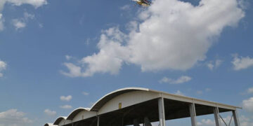 Sky diving, aerobatic display by Su 30 MKI, ALH helicopter enthrall students in Thanjavur