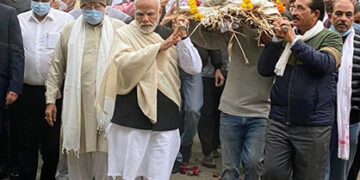 PM Narendra Modi’s centenarian mother passes away; Modi & his brothers light pyre