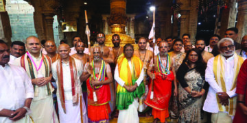 President Droupadi Murmu pays her obeisance to Lord Balaji in Tirupati