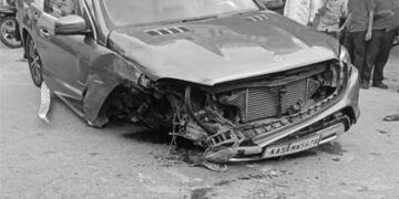 PM’s younger brother, Prahlad Modi, family injured as car hits median near Mysuru