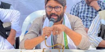After massive defeat, Gujarat Cong in-charge Raghu Sharma resigns; Thakor may follow suit