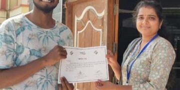 Gujarat registers 60 pc turn out; Cong complains of booth capturing, bogus voting