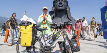 French psychologist’s solo pedal power spreads awareness on agricultural soils in 10 countries