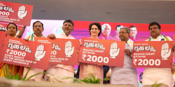 Karnataka: Cong promises Rs 2,000 per month to woman head of households