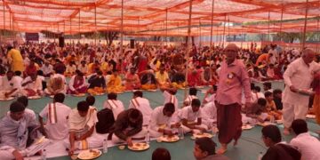 11,000 members belonging to 84 sub-castes of Brahmins in Gujarat partake community meal