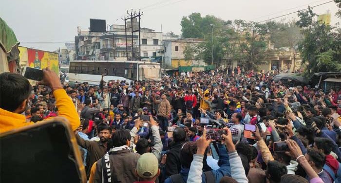 Question paper leak jinx continues: Gujarat junior clerk exam cancelled, 1 suspect detained