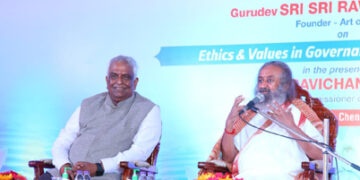 Art of Living Founder exhorts income tax officials to uphold ethics and morality at work