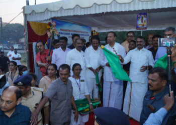 Union MoS Dr L Murugan flags off stoppage of Chennai Egmore – Madurai Tejas Express at Tambaram