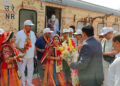 Rly Minister flags off 17th Bharat Gaurav Train for  ‘Garvi Gujarat’ tour at Delhi Safdarjung station