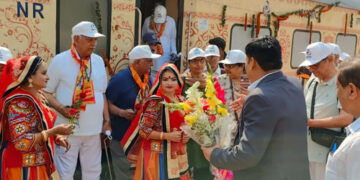 Rly Minister flags off 17th Bharat Gaurav Train for  ‘Garvi Gujarat’ tour at Delhi Safdarjung station