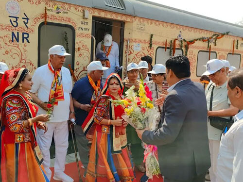 Rly Minister flags off 17th Bharat Gaurav Train for  ‘Garvi Gujarat’ tour at Delhi Safdarjung station