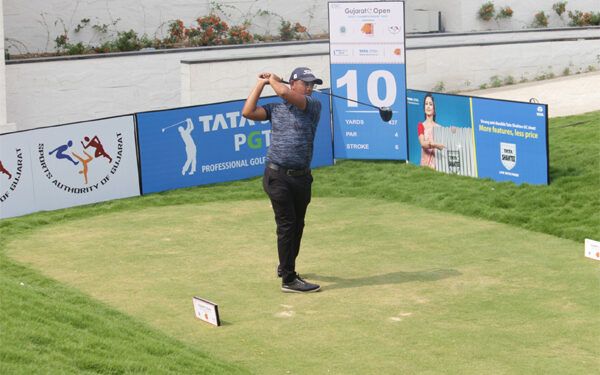 Local favourite Anshul Patel shoots 67, rises into joint lead with Aman Raj on Day 3