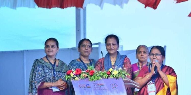 Saurashtrian Tamil women compose poem in praise of Singham Modi, pray for his wellbeing