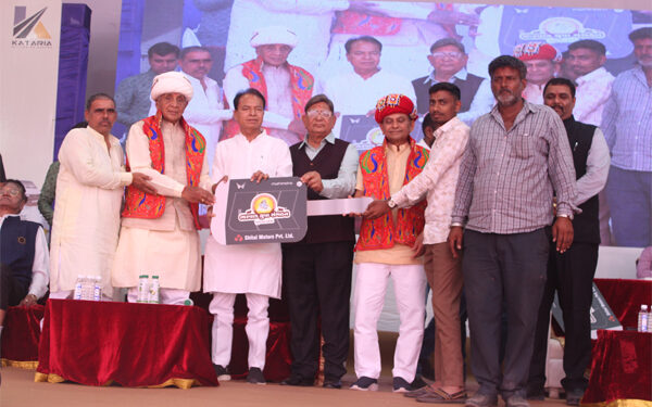 Yuva Rojgar Yojana: Bharwad Yuva Sangathan Gujarat distributes 200 vehicles