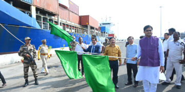 Shantanu Thakur flags off direct container shipping service from Tuticorin to Maldives