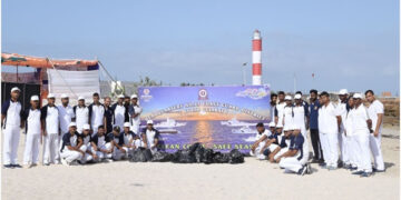 ICG collects 950 kgs of litter during spl coastal cleanup drive  at Shivrajpur Beach in Dwarka