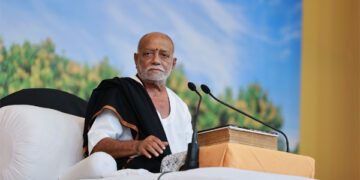 Pujya Morari Bapu helps MP bus mishap victims’ kin, grants Rs 2.64 lakh