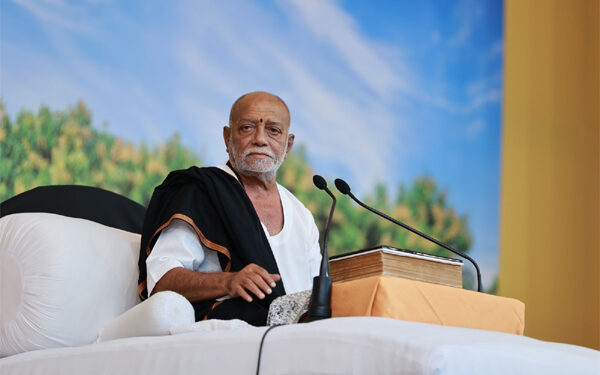 Pujya Morari Bapu helps MP bus mishap victims’ kin, grants Rs 2.64 lakh