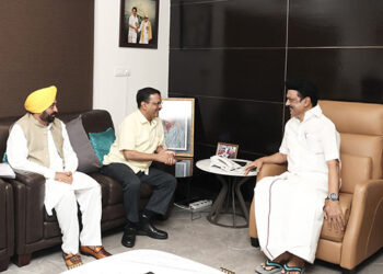 After meeting Kejriwal, Stalin says DMK will strongly oppose Modi govt’s Delhi ordinance