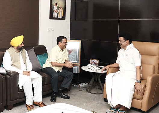 After meeting Kejriwal, Stalin says DMK will strongly oppose Modi govt’s Delhi ordinance