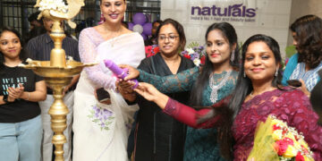 Namitha Marimuthu unveils Natural Salon’s 751st outlet at Gopalapuram