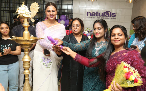 Namitha Marimuthu unveils Natural Salon’s 751st outlet at Gopalapuram