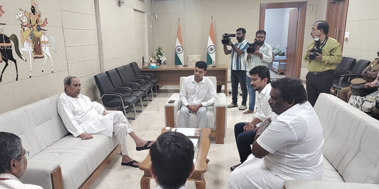 Odisha train accident: TN ministerial team meets Patnaik seeking help to Tamil passengers