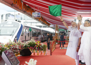 PM Modi flags off 5 Vande Bharat trains, 2 physically & 3 virtually, in Bhopal