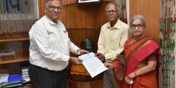 BHU ex-faculty makes donation to institute scholarship for economically weaker MBBS student
