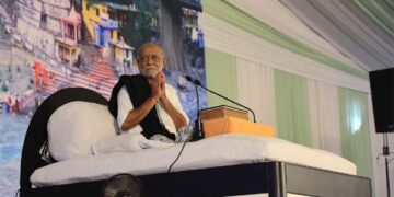Morari Bapu extends Rs 3,70,000 aid to Maharashtra, Odisha accident victims