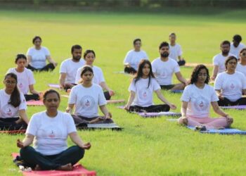 1.25 cr people take part in the Yoga Day celebration at 72,000 venues in Gujarat