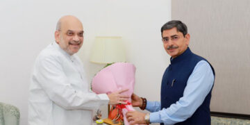 Amidst tug-of-war with ruling DMK, Tamil Nadu Guv meets Amit Shah in Delhi