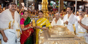 Tamil Nadu CM’s wife Durga offers Rs 14 lakh gold crown to Guruvayur temple