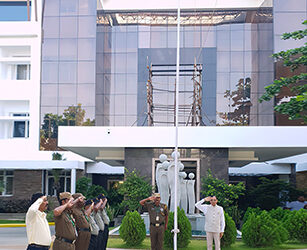 KVB MD & CEO hoists Tricolour to mark 77th  Independence  Day