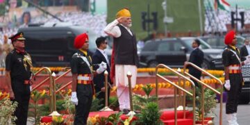 Morari Bapu hails Modi for inviting teachers, farmers, fishermen as I-Day guests