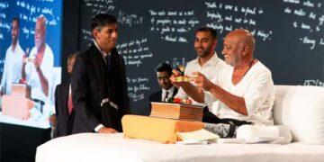 British PM takes part in Morari Bapu’s Ram Katha at Cambridge University
