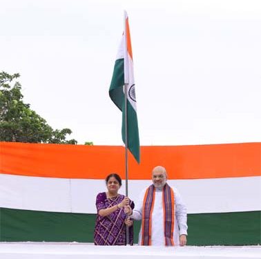 Shah hoists tricolour at his residence as part of ‘Har Ghar Tiranga’ campaign