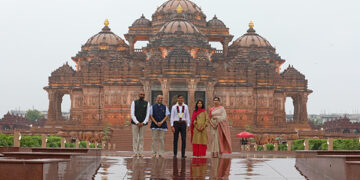 British PM Sunak and, wife Akshata visit Akshardham temple, perform ‘puja’