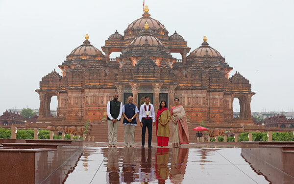 British PM Sunak and, wife Akshata visit Akshardham temple, perform ‘puja’