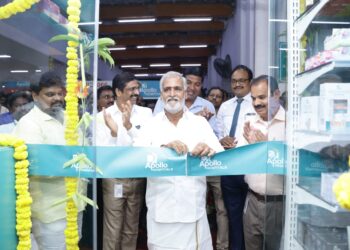 Minister Sekar Babu unveils 24*7 Apollo Pharmacy & Emergency MediCare Centre at MGR Central Rly Station