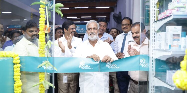 Minister Sekar Babu unveils 24*7 Apollo Pharmacy & Emergency MediCare Centre at MGR Central Rly Station