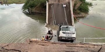 10 swept away as old bridge collapses in Surendranagar, rescue operation underway